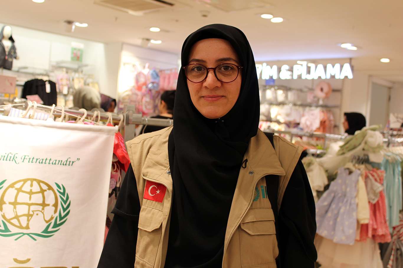 İHH İnsani Yardım Derneği'nden bayram öncesi Ağrı'da yetimlere giyim ve nakdi para yardımı İHH İnsani Yardım Derneği'nden bayram öncesi Ağrı'da yetimlere giyim ve nakdi para yardımı